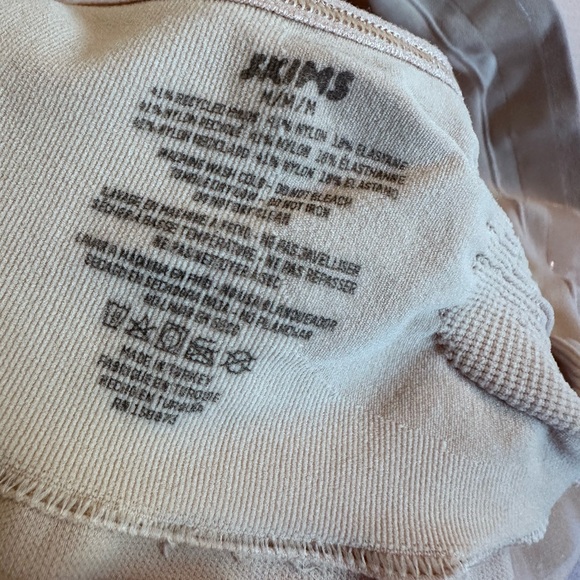 SKIMS Seamless Sculpt Bralette - Picture 6 of 7